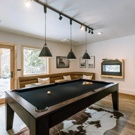 Coyote Moon by AvantStay Cabin WSauna Mins from DT Truckee NorthStar