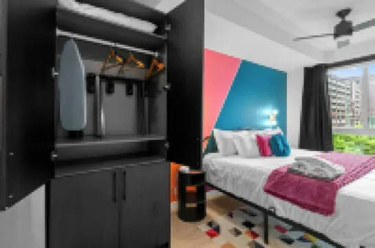 King Bed, Gym, 2min walk to UAB, Foodie Haven Hotels in 