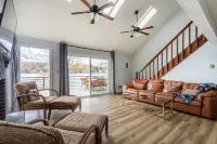 Stunning Waterfront Escape - Pool, Fire Pit, Hammock Hotels in Skytop