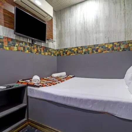 Capital Guest House Отели рядом с достопримечательностью «Железнодорожный вокзал Дадар»