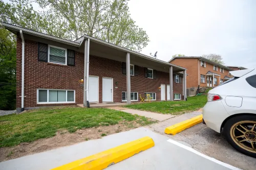 Spacious 2 Bed Townhome by StayLage Hotels in Frontier Township