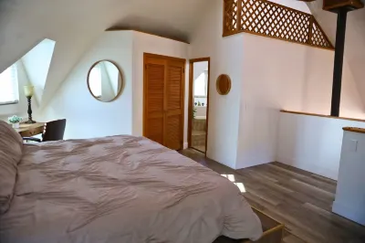 Unique Dome Home in Barstow w/ Game Room & Private Spa! Hotels in der Nähe von Calico Ghost Town