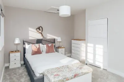 Chalk House - Pet Friendly Hotels near Waitrose & Partners