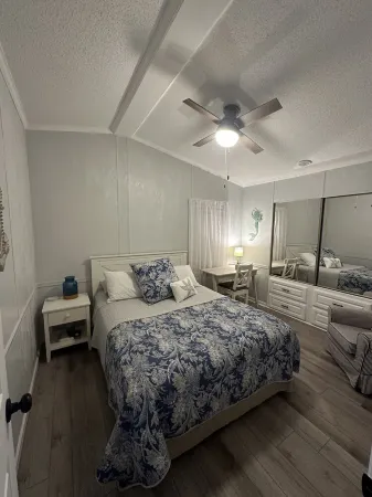 Coastal Cottage - 2BR Home with 2 Pools, pond, & 1000ft pier in Assateague Point