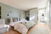 Victorian Painted Lady Studio, one block from Haight & Ashbury Hotels near 16 Avenue Tiled Steps