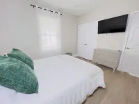Seaview Escape~ 5 Minute Stroll to Beach & Private Outdoor Entertainment Area