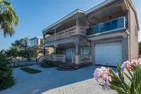 Apartments Weiss Hotels in Vir