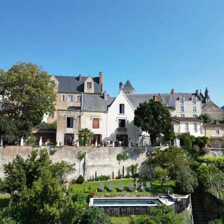 Au Petit Thouars Отели в г. Туар