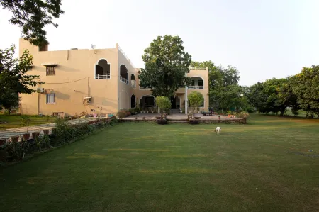 The Pavilion Udaipur - A Luxury Pet Friendly Villa in Udaipur Отели в г. Котра
