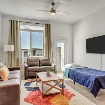 Upscale 2Br w Pool Gym Near Hill AFB