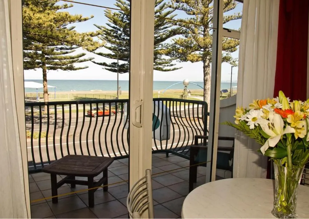 Beachfront Motel 5