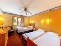 Disney Hotel Santa Fe Hotels in Coupvray