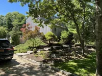 Hamptons home with heated pool. Shinnecock Museuem and Cultural Center附近的飯店