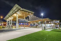 Enjoy beachside vibes at beautiful Henley Beach! Hotels in Henley Beach