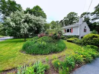 Bright & Spacious house with A/C - close to beach 크레이그빌 비치, 반스터블 주변 호텔