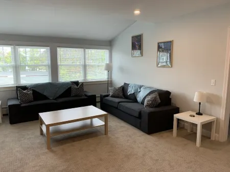 Recently renovated 3Bdm 2Bth APT in downtown Bar Harbor/Acadia National Park Отели рядом с достопримечательностью «Библиотека Джесап Мемориал»