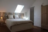 GITE 4/6P EN BORD DE LOIRE AVEC PISCINE CHAUFFEE Hotels in Veuves