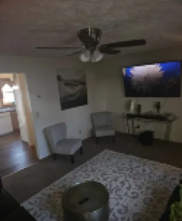 Charming 2-bedroom condo with WiFi, AC in delightful Canton