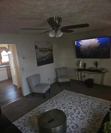 Charming 2-bedroom condo with WiFi, AC in delightful Canton Отели в г. Плейн Тауншип