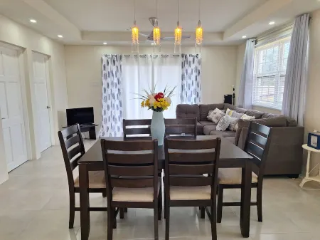 Cozy 2-bedroom apartment in lovely Rendezvous with AC, WiFi