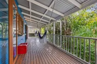 Sandy Toes and Salty Kisses - Sunshine Coast - piscina