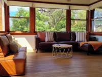 Calypso on Collins - Ocean Views, Town Centre Hotels in Kiama