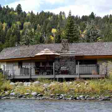 Unique Guesthouse on the Beautiful Gallatin River - Hot Tub w/ Amazing Views! Hotel Exterior
