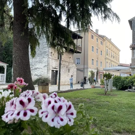 Historic Apartment, in pedestrian zone 50 mt from the sea.
