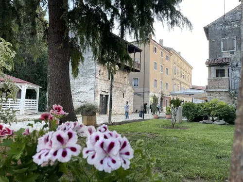 Historic Apartment, in pedestrian zone 50 mt from the sea. Hotels in Porec