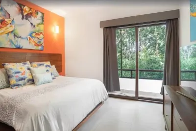 Tranquility Oasis: Private Penthouse living with local Pool, Beach and Golf! Hotels near Secret Cenote