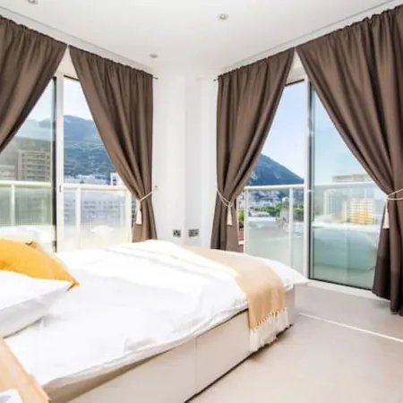 Luxury modern apartment with exceptional views!