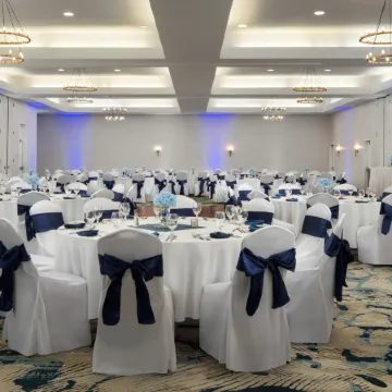 DoubleTree by Hilton Hotel Norfolk Airport