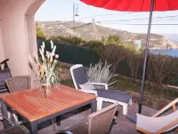 Nice studio, spacious, air-conditioned, near village, sea view in small residence. Hotels in Cargèse