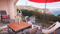 Nice studio, spacious, air-conditioned, near village, sea view in small residence.