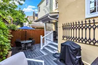 Historic & sunny home w/ Fireplace steps from USNA & Downtown Annapolis