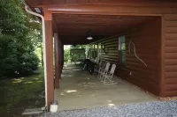 3-bedroom 3-bath cabin just 6 minutes drive to Harrahs Cherokee Casino