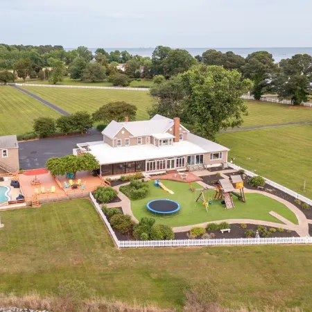 Bayfront Oasis with Heated Pool, Hot Tub & Playground! Family & Pet friendly!