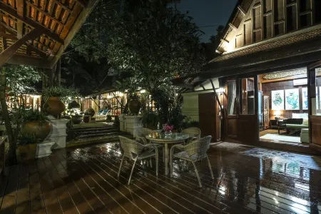 Luxury Hannah Villas - A Touch of Thai Luxury. Отели рядом с достопримечательностью «Wat Tham Praditsathan»