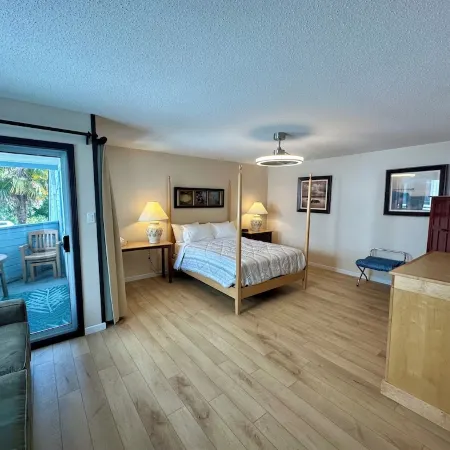 Ocean front with stunning views!! Gardens, trails, pools, and more. Pure beauty!