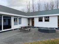 Luxury farmhouse w/hot tub