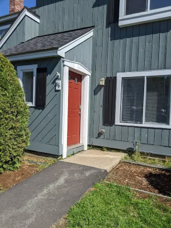 Spacious Family Townhouse in Alpine Village - close to everything! Отели в г. North Woodstock