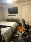 Smoke Free!!The Rock House Bnb, StL. Centrally Located + Park. 8 person Max!