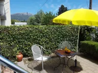 Own Private Garden+100 Mtrs To Beach, Bars & Shops Các khách sạn ở Kastel Stari