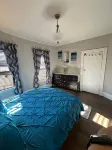 Spacious, Cozy, near T station -Private Parking -Free Wifi -Washer & Dryer - AC