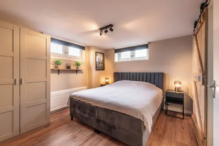 Spacious 120m2 Watervilla With Sauna Near Amsterdam And Schiphol.