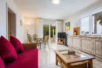 A detached vacation home with country house charm