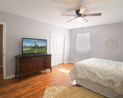 Spacious 3 bedroom home with patio - near FAMU and FSU.