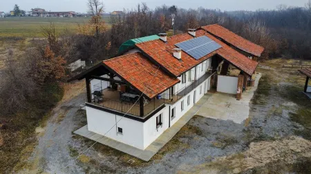 BEINALOT COUNTRY HOUSE - Large, quiet house in the country Отели в г. Бене-Ваджиенна