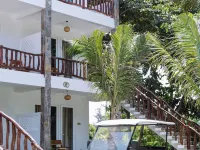 CHARM HON ROM RESORT Hotels near Hon Rom