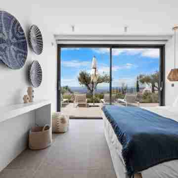 Newly constructed Luxurious Family Villa with Infinity Sunset & Tennis court! Rooms